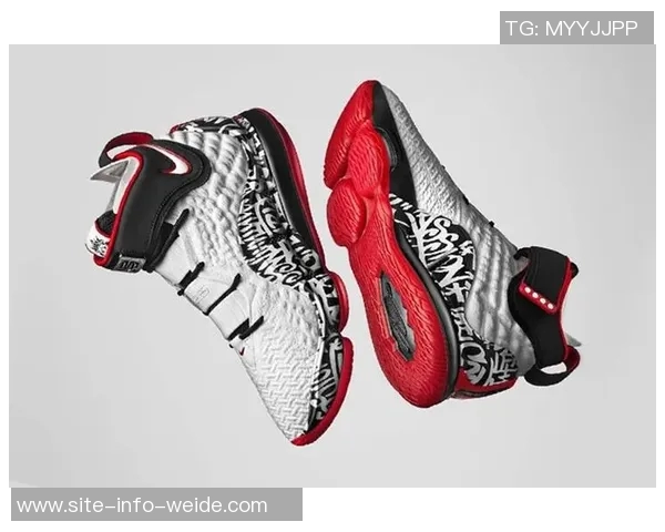 布泽尔率先上脚杜克LeBron23PE市售配色稀缺引发关注 布泽尔率先上脚杜克LeBron23PE市售配色稀缺引发关注